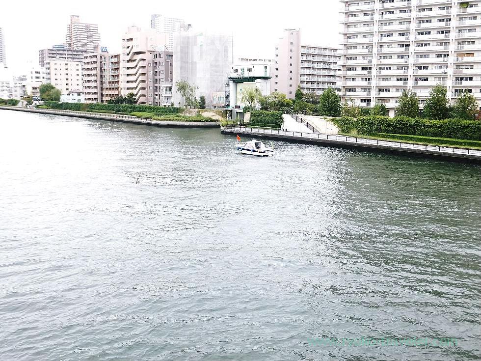Boat at a distance, Kachidoki bridge (Kachidoki)