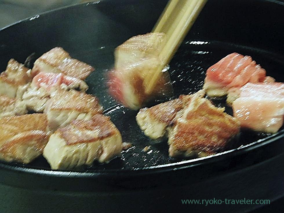 Grilling tuna, Kashigashira (Tsukiji)