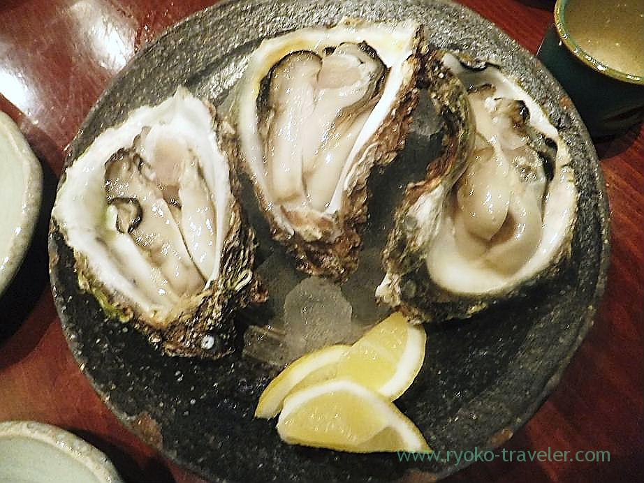 Raw oysters, Yamadaya (Tsukiji)