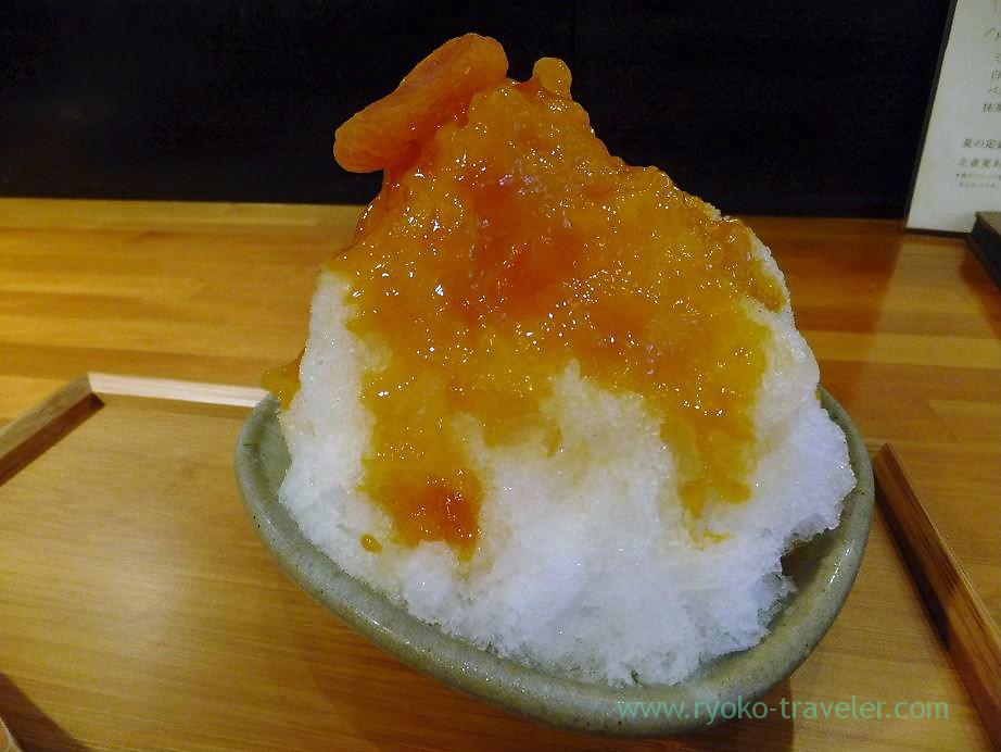 Kakigori with fresh apricot syrups, Hokusai Sabo (Kinshicho)