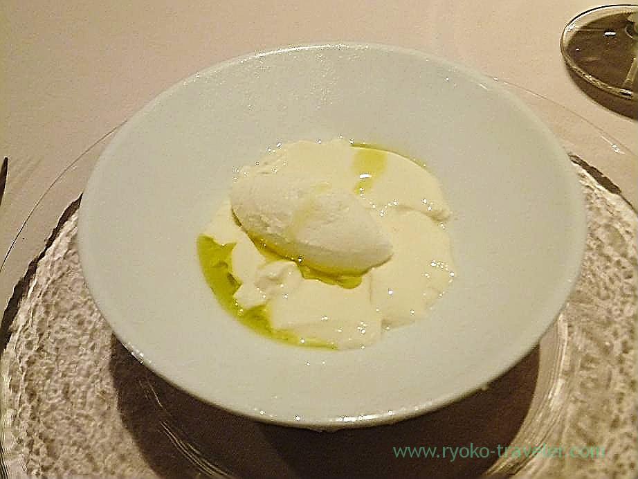 Salty ice cream on Fagopyrum tataricum blancmange with olive oil, Au gout du jour merveille