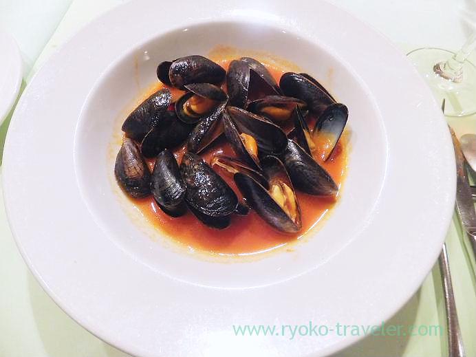 Mussels with tomato soup, Perci (Ginza)
