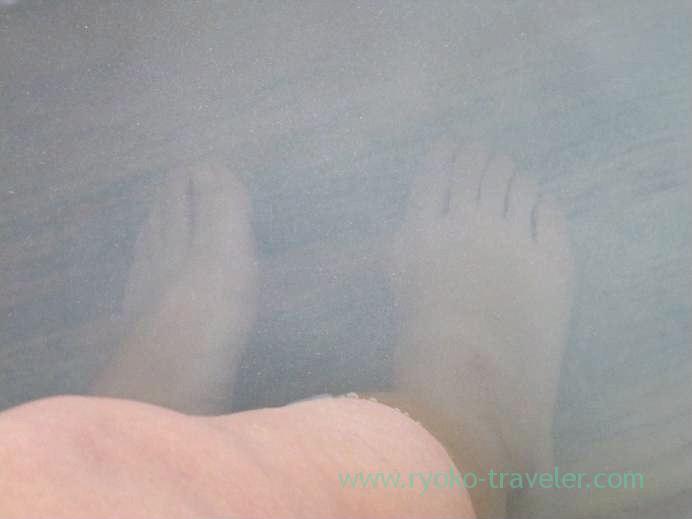 My foot in the foot bath, Tamagoyu, Takayu onsen (Tamagoyu 2013)