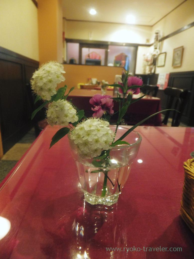 Flower on the table, Sansar Koiwa (Koiwa)