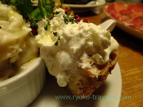 Salmon and cream cheese quiche, Hachijuro-Syoten (Funabashi)