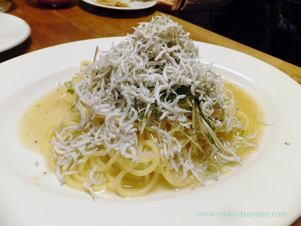 Spaghetti with Young sardines and potherb Peperoncini, Hachijuro Shoten (Fuanbashi)