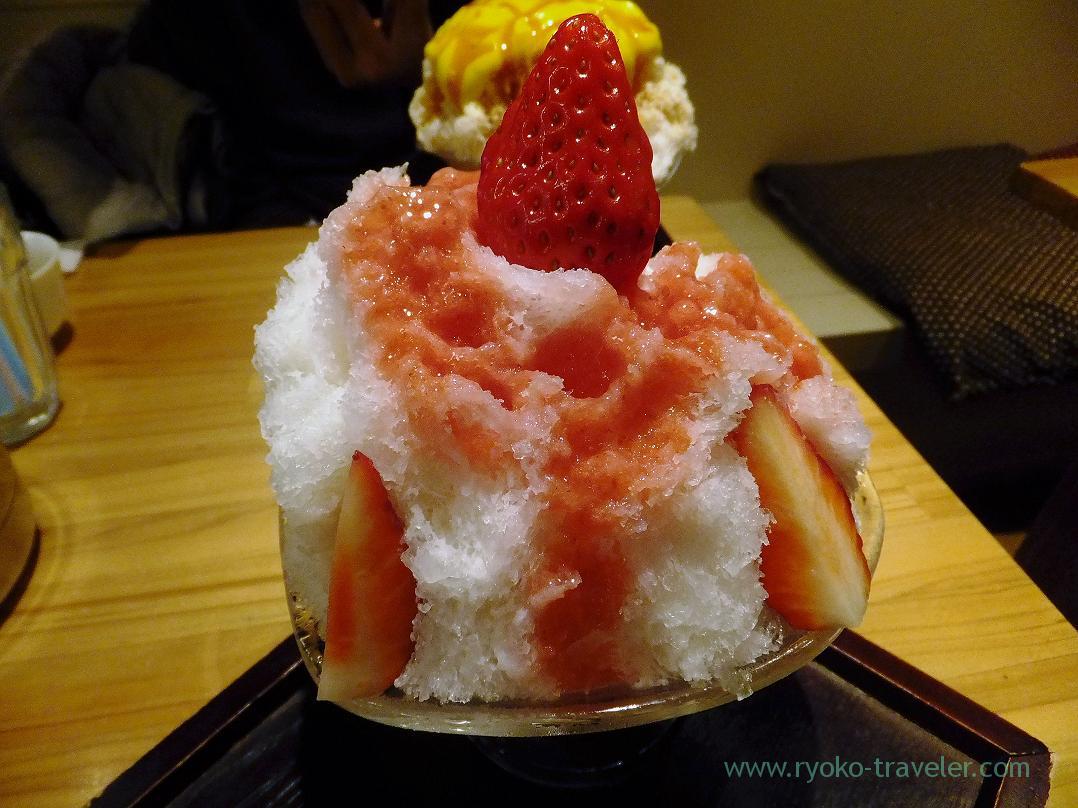 Strawberry and condense milk kakigori, Himitsu-do (Nippori)