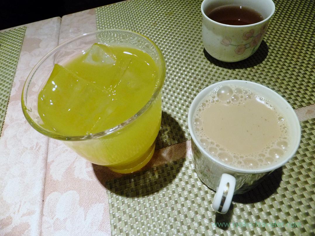 Mango juice and ginger milk tea, Dilani-san no Sri Lankan Curry (Monzen-nakacho)