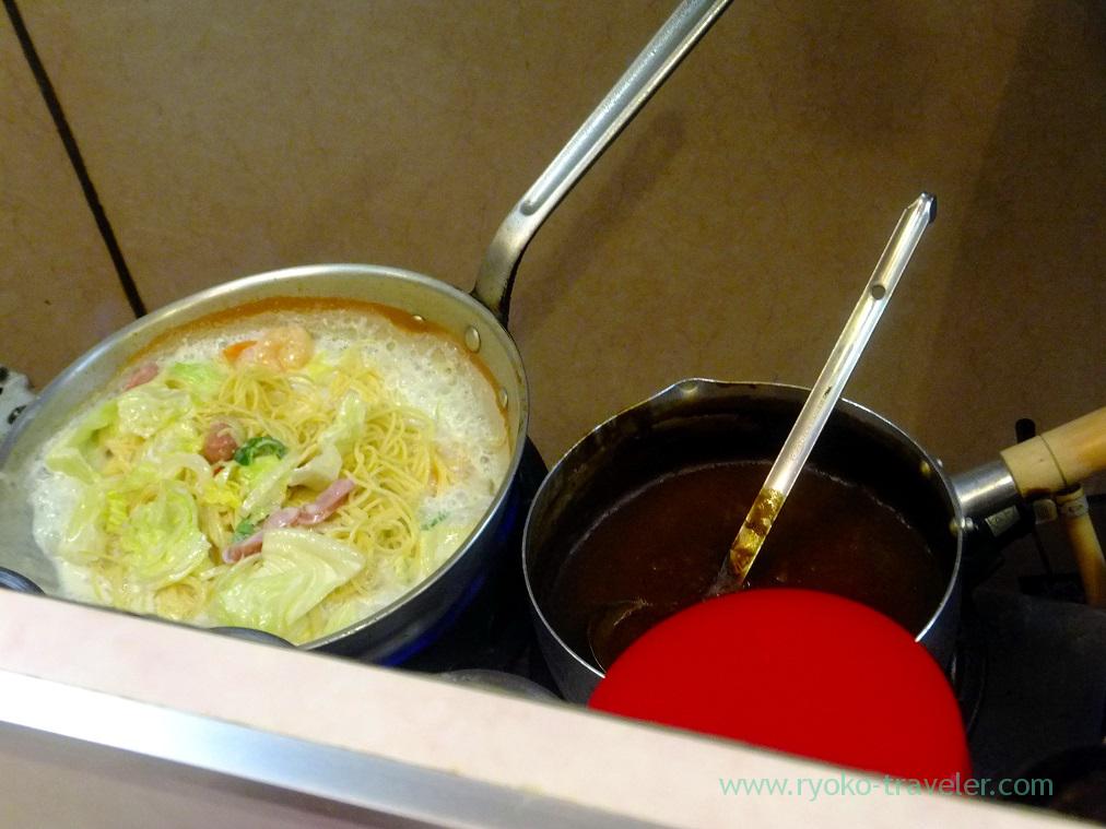 Cooking Spaghetti with curry and cream, Four season (Tsukiji)