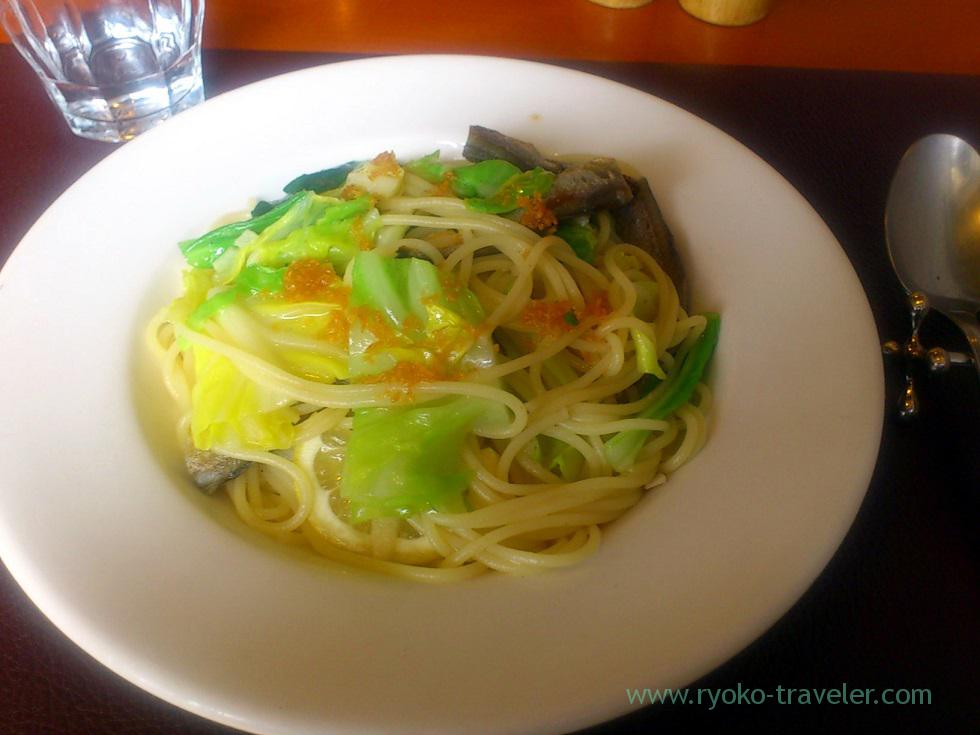 Spaghetti aglio, olio e peperoncino with spring cabbage and capeline, UNO (Keisei Okubo)