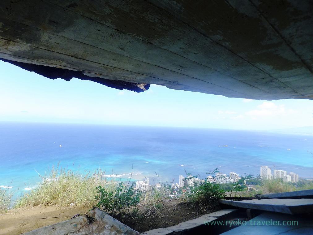 Blue can be seen through a crack, Diamond head, Honolulu 2014