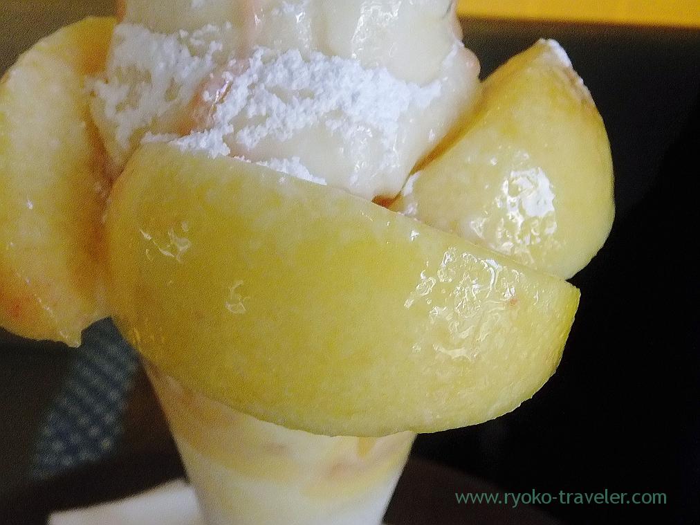 Peach, Fruits cafe Frutas (Monzen-nakacho)