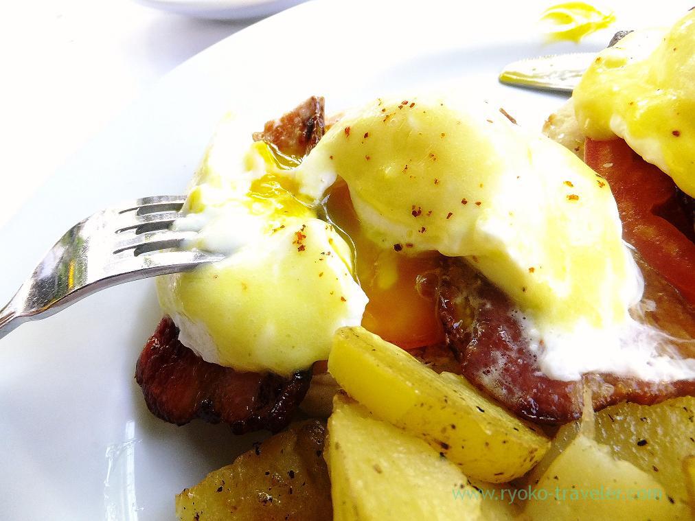 Section of porched eggs,Eggs benedict, IL PINO (Honolulu2014)