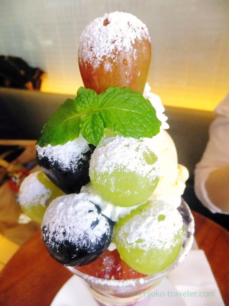 Three kinds of muscat and grape parfait from top, Fruits cafe FRUTAS (Monzen-nakacho)