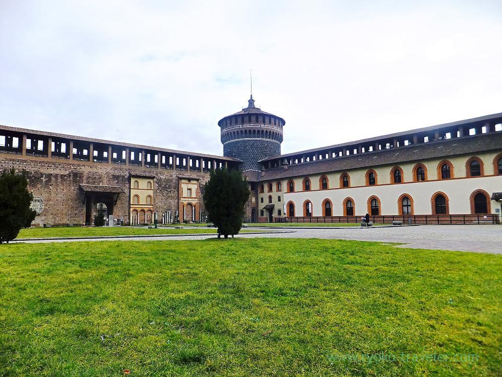 Ground, Castello Sforzesco, Milano (Trip to italy 2015)