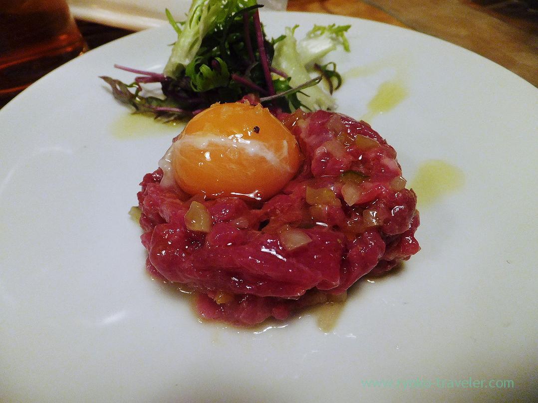 Horse meat with tartar sauce and yolk, Hachijuro Shoten (Funabashi)