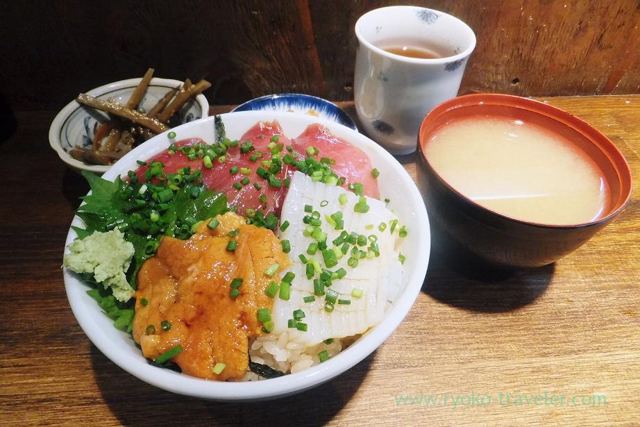 Pacific bluefin tuna, squid and sea urchin bowl, Hajime Sengyo-ten (Tsukiji)