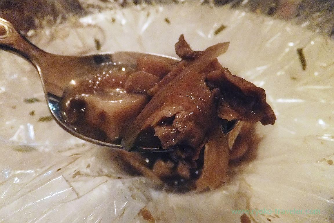 Some kinds of mushrooms brodo with sudachi with spoon, il tram (Kiyosumi Shirakawa)