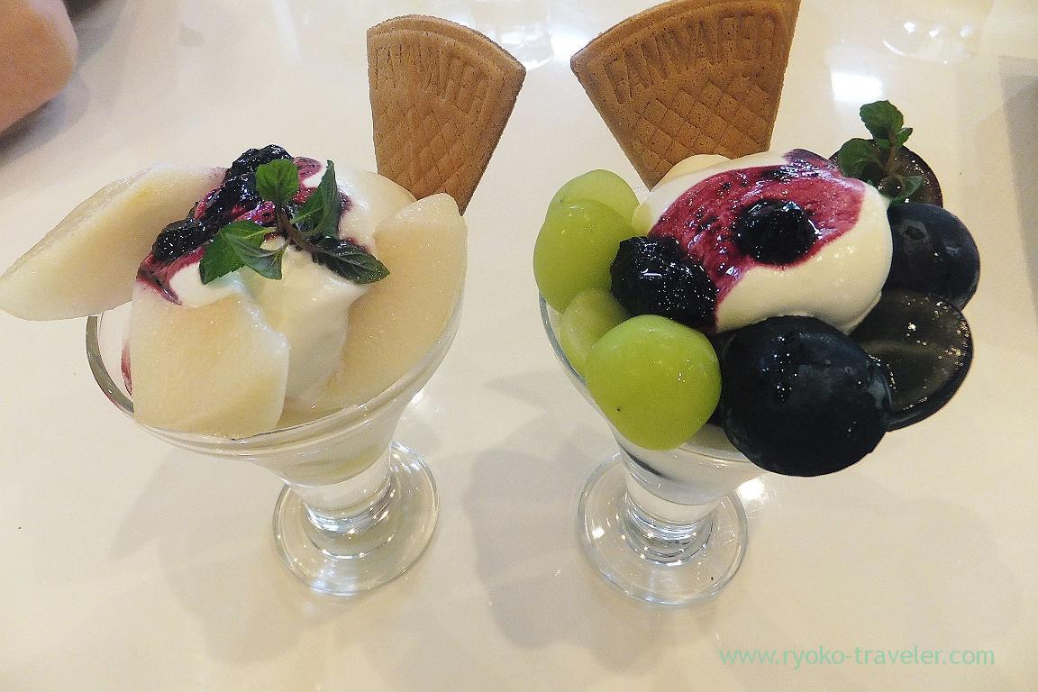 Grape parfait and pear parfait, Fruits cafe Orange (Nagareyama)
