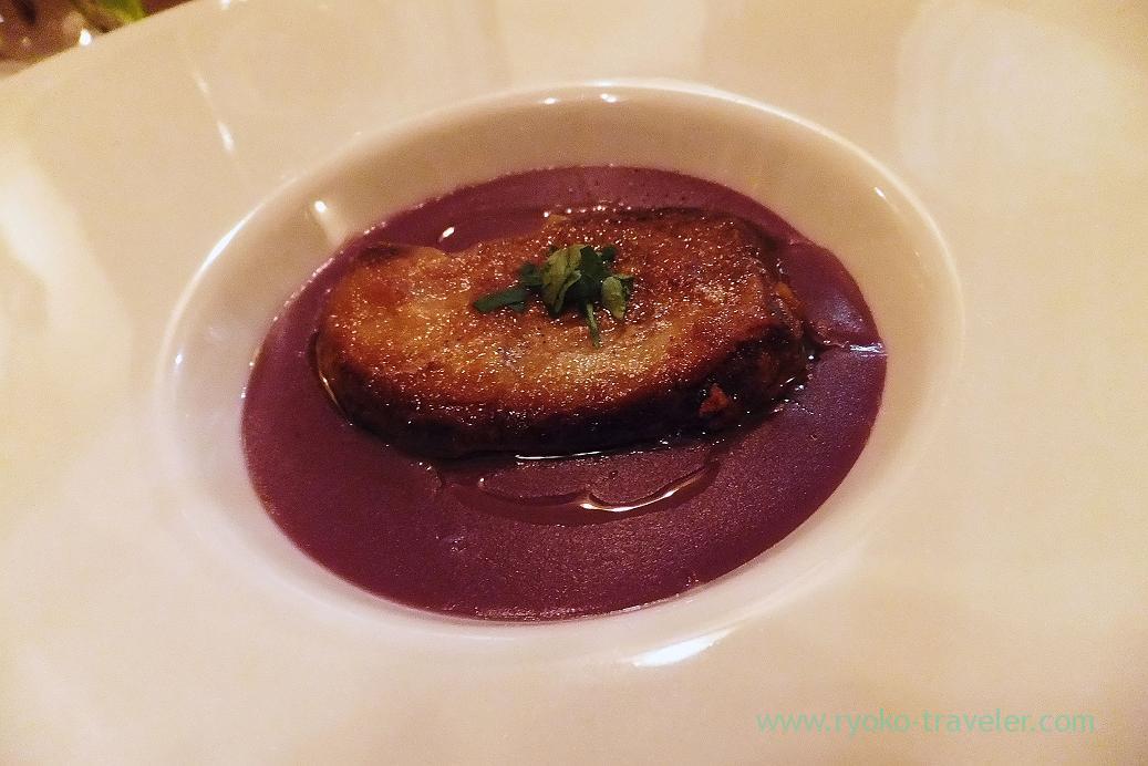Purple potatoes from Kagoshima zuppa with fried foie gras, il tram (Kiyosumi Shirakawa)
