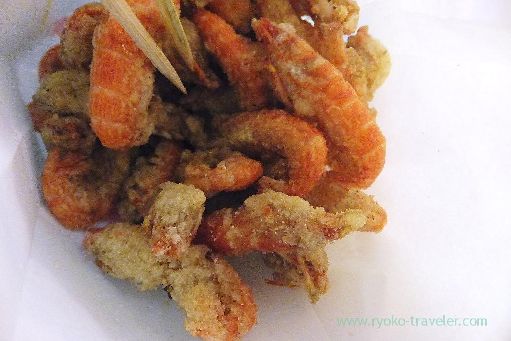 Deep fried small shrimps, Liuhe night market, Kaohsiung, Taiwan Kaohsiung 2015