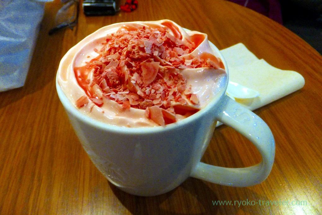 Sakura blossom strawberry latte in mug, Starbucks coffee Funabashi shapo branch (Funabashi)