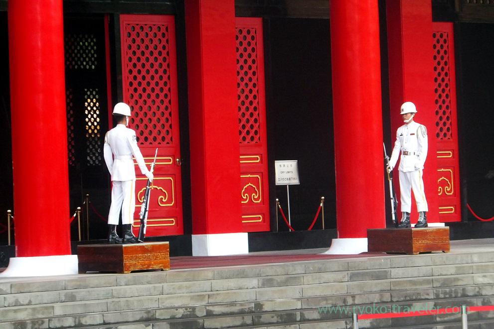 They never move, National Revolutionary Martyrs’ Shrine, Dazhi (Taipei 201605)