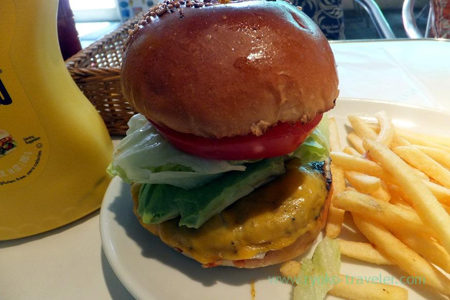 Avocado cheese hamburger, Aloha Diner Duke's (Funabashi)