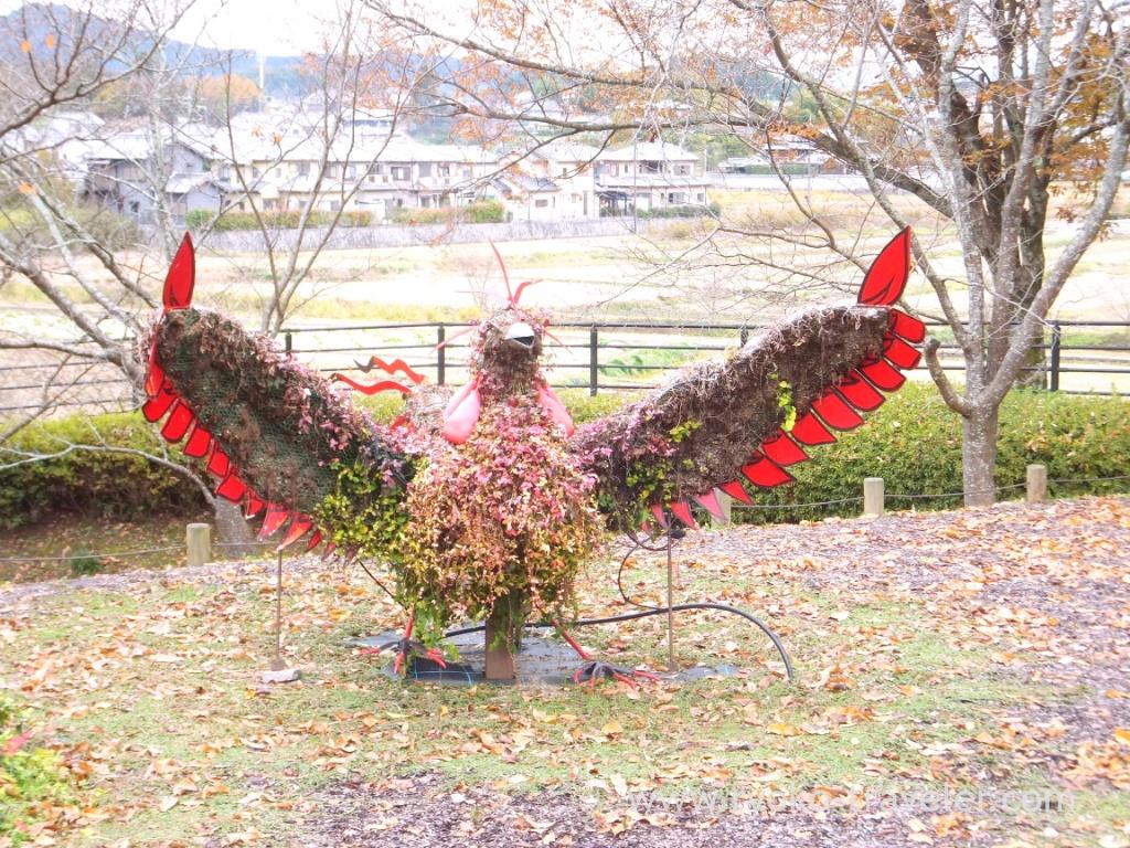 その花四神を紙やセロハンで再現したらしいです(;´Д`)